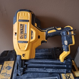 Accu tacker DeWalt, DCN680