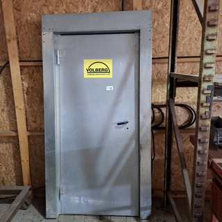 Gegalvaniseerde deur met kozijn