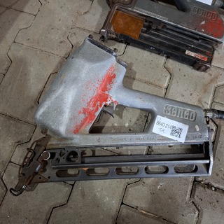 2x Pneumatische tackers Senco, SN IV en M III
