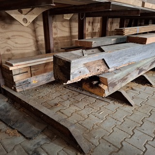 Diverse houten balken en planken