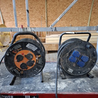 2x Kabelhaspel 230V