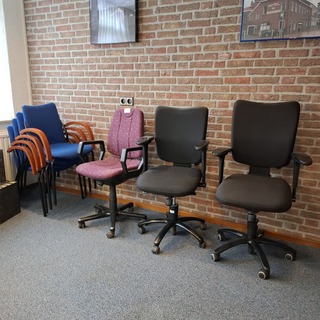 3x Bureaustoel met 4x ontvangststoel