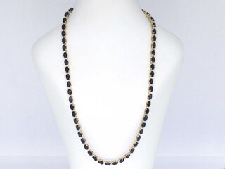 Geelgouden collier met diamanten en saffier