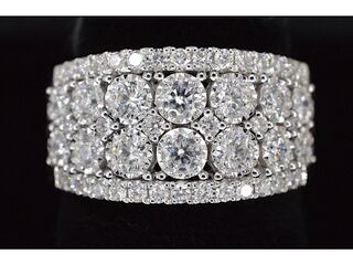 Witgouden pavering met diamanten