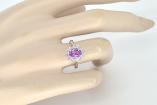 Witgouden ring met diamanten en 1.50 carat pink sapphire