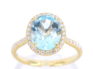 Gouden entourage ring met ovaal geslepen topaas