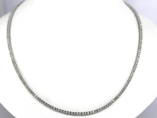 Witgouden collier met briljant geslepen diamanten