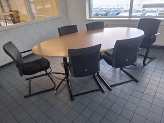 Ovale vergadertafel met 6 stoelen