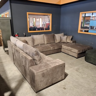 U-Hoekbank, DGB, 2025