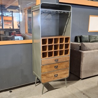 Wijnkast, Dime House