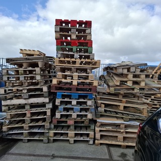 Partij diverse pallets/ brandhout