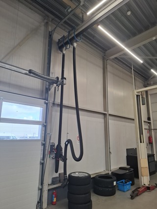 Centrale uitlaatgas-afzuiginstallatie