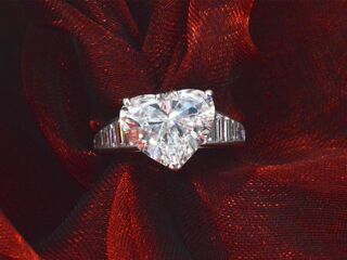 Witgouden ring met een heart shape diamant van 5.04 carat met HRD cert