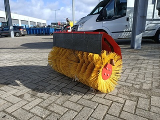 Aanbouw veegborstel, Caravaggi, MTC, 2010