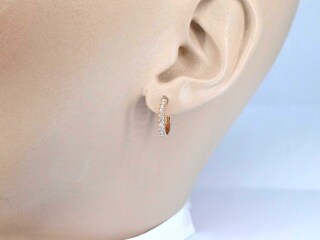 Rosegouden oorbellen met diamanten