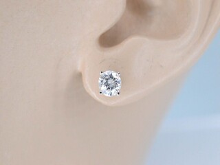 Witgouden diamanten oorbellen van 0.60 carat