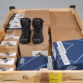 Ca. 48x Paar diverse schoenen, O.a. Haix En Neskrid