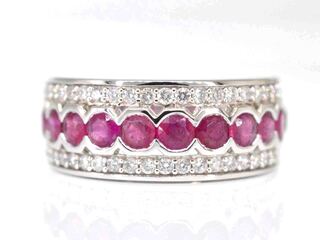 Witgouden pave ring met diamanten en robijn