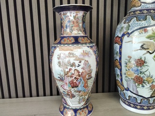 2x Grote Chinese vazen