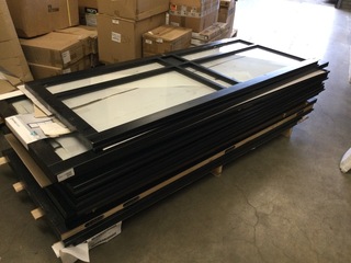 Partij retourdeuren, beschadigd, breuk.