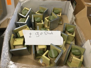 Ongeveer 90 voederhuisjes met pindakaas pot, ED