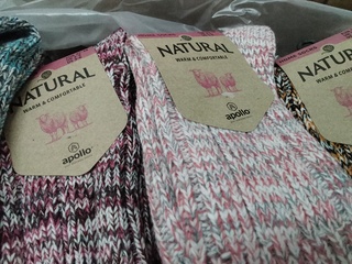 Ca. 28x Paar kleurige dames sokken, Apollo