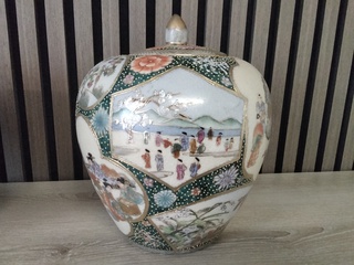 2x Chinese vazen met deksel met keurmerk