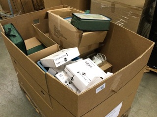 Doos elektrische tandenborstels en tuinstoelhoezen, Remington