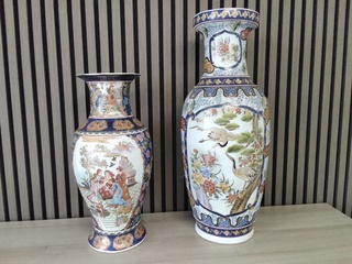 2x Grote Chinese vazen