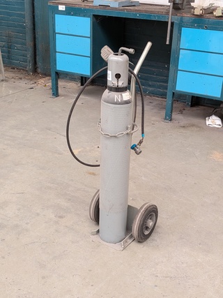 Cilindersteekwagen met cilinder stikstof