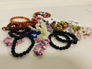 Ca. 30x Assorti armbanden kogel/trommel/split