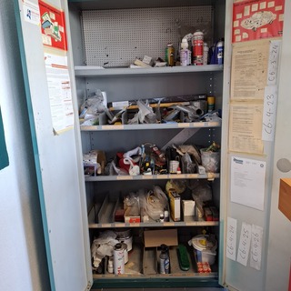 Kantoorkast met inhoud