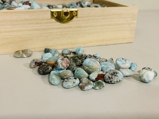 Kilo Larimar trommelsteen