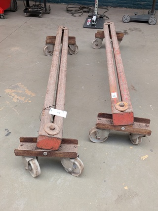 2x Verrijdbare metalen bok