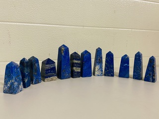 Ca. 14x Lapis Lazuli obelisken