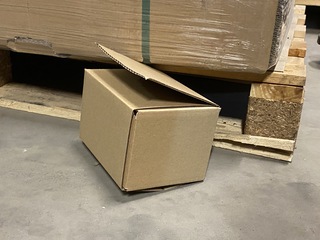 Ca. 900x Verzenddozen 16x12x10cm, bruin