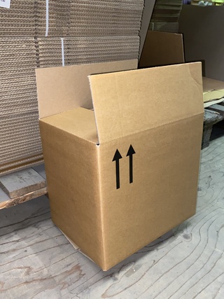 Pallet ca. 360 verzenddozen 30x23x27cm dubbelgolf, bruin