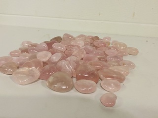 Ca. 100x Rozenkwarts hartjes