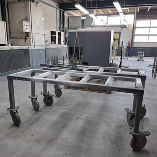 2x Verrijdbare metalen frame