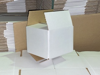 Ca. 1200x Verzenddoosjes 132x119x96mm, wit