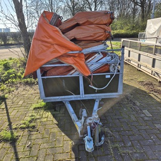 Aanhangwagen met olieschermen., Vawe, 1500