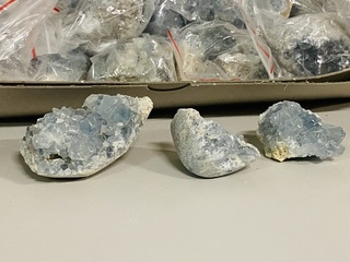 Ca. 50x Celestien ruw stukje