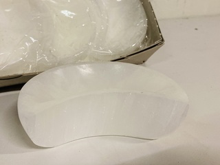 Ca. 10x Seleniet schalen 1/2e maan, wit