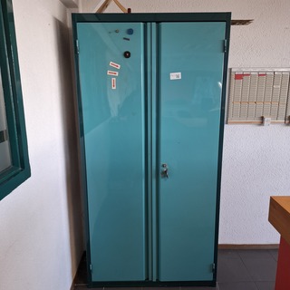 Kantoorkast met inhoud