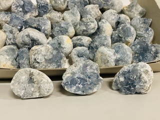 Ca. 44x Celestien brokjes