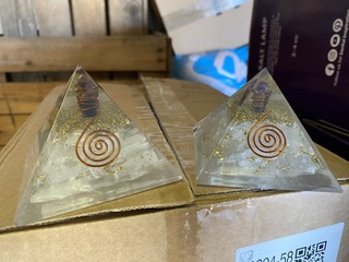 Ca. 20x Orgonietpiramide 75 mm met edelsteen en koper