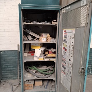 Werkplaatskast met inhoud