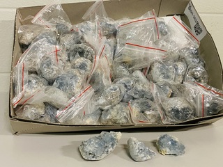 Ca. 50x Celestien ruw stukje