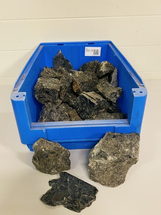 Ca. 22x Spectroliet ruwe brokken