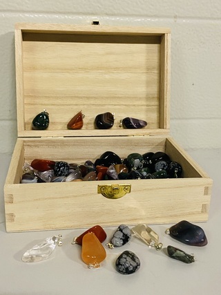 Ca. 100x Hangertjes gemengd